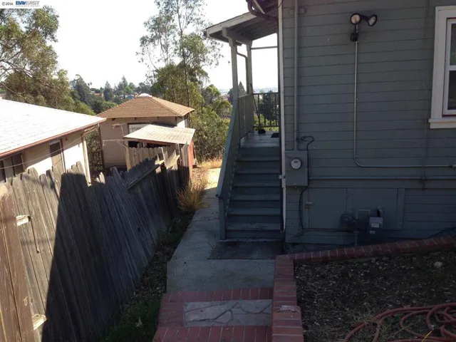 7201 Altura Place, Oakland, California 94605