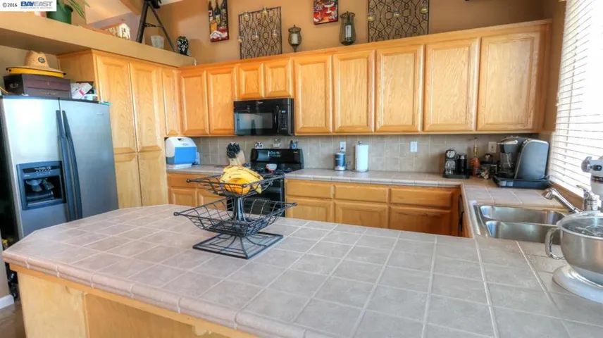 4220 Crepe Myrtle Ln, Tracy, California 95377