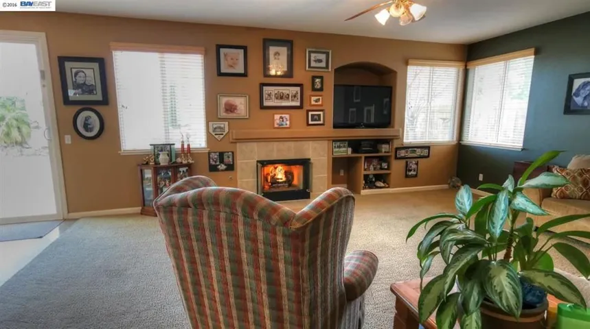4220 Crepe Myrtle Ln, Tracy, California 95377