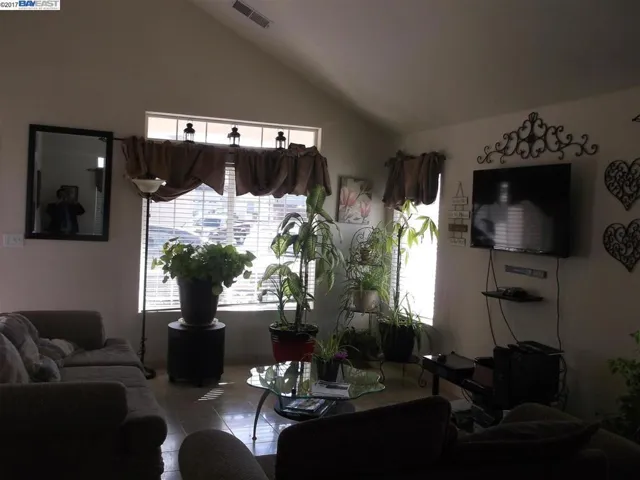 201 Martin Eden Ct, Pittsburg, California 94565
