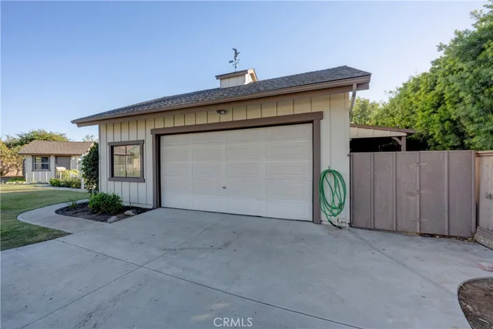 Detached 2 Car Garage