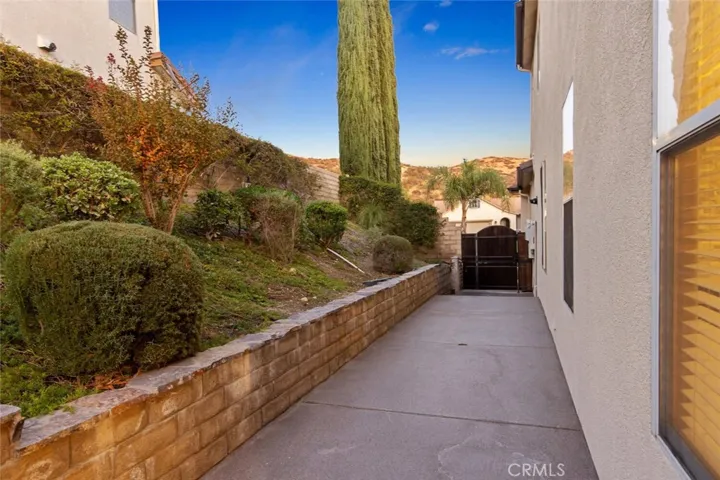 28241 Bakerton Avenue, Canyon Country, California 91351