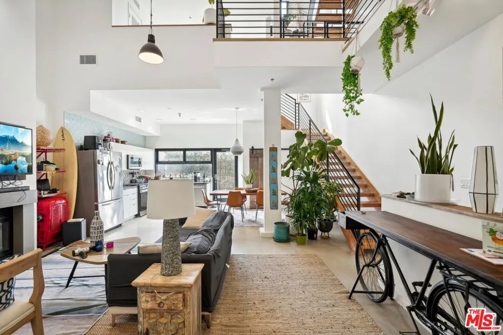 815 Hampton Drive 3, Venice, California 90291 home-pic-5