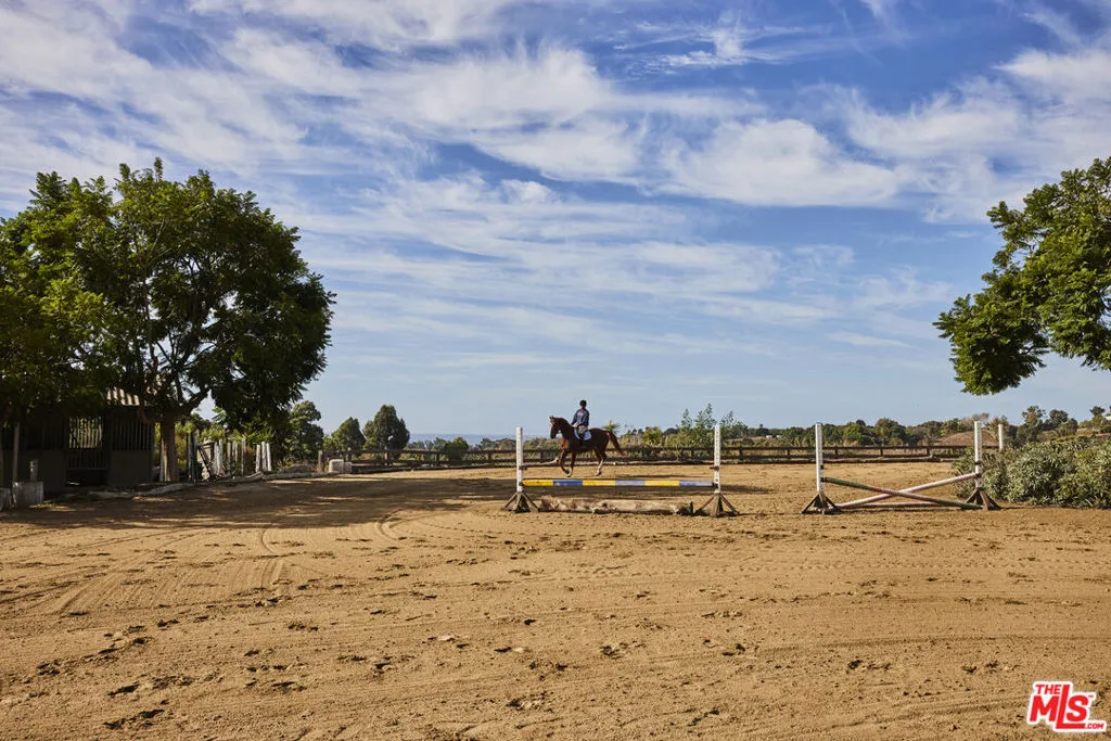 5900 Bonsall Drive, Malibu, California 90265 home-pic-36