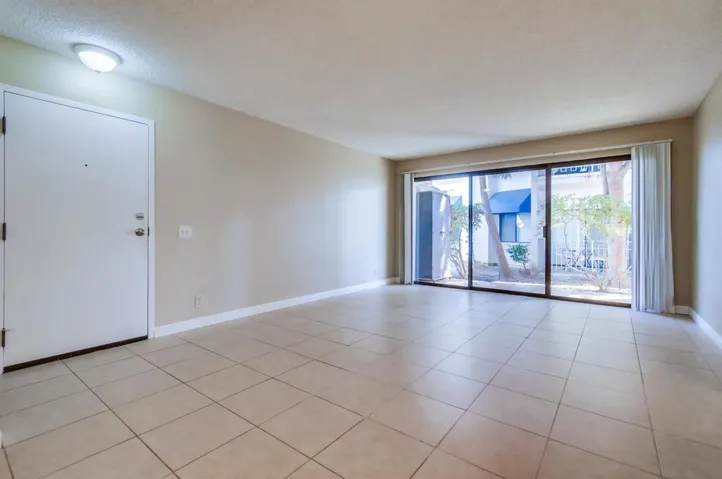 8324 Regents Rd 1o, San Diego, California 92122