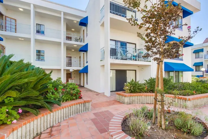 8324 Regents Rd 1o, San Diego, California 92122