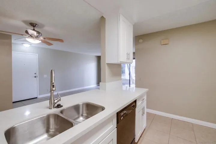 8324 Regents Rd 1o, San Diego, California 92122