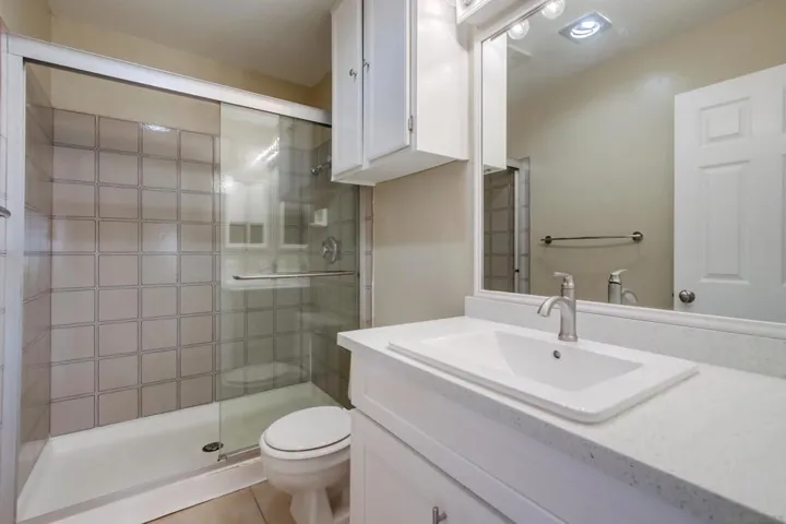 8324 Regents Rd 1o, San Diego, California 92122