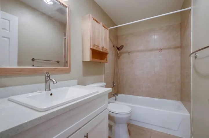 8324 Regents Rd 1o, San Diego, California 92122