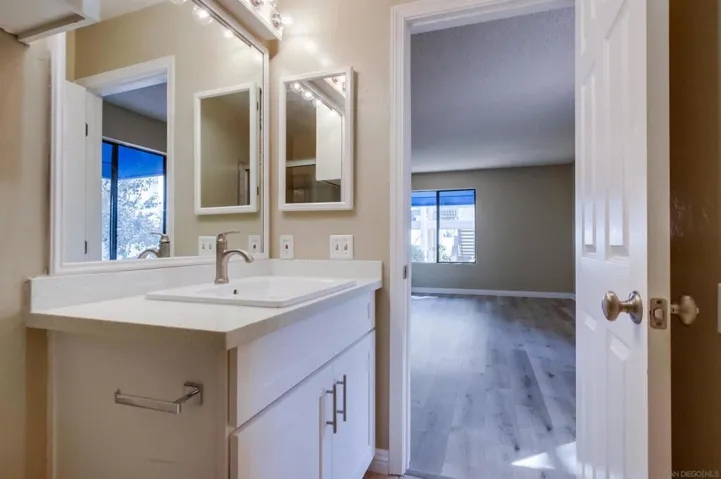 8324 Regents Rd 1o, San Diego, California 92122