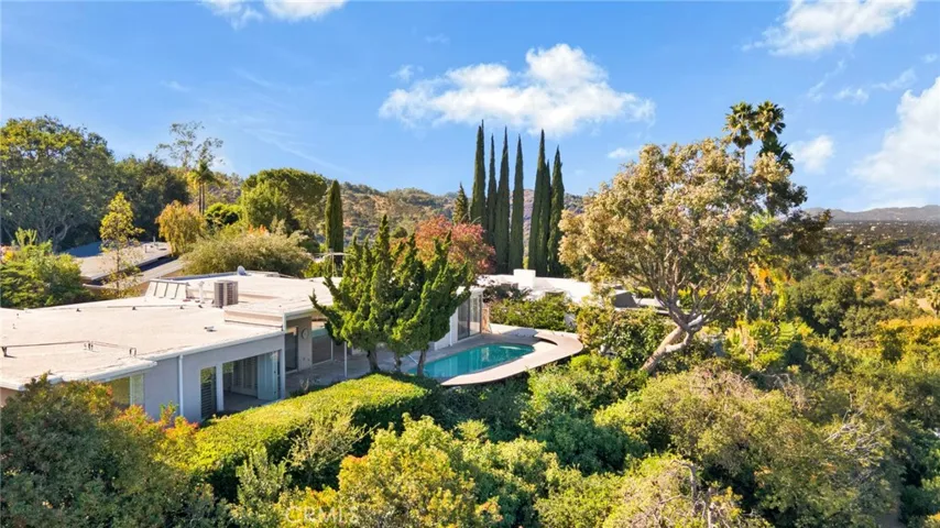 11443 Dona Teresa Drive, Studio City, California 91604