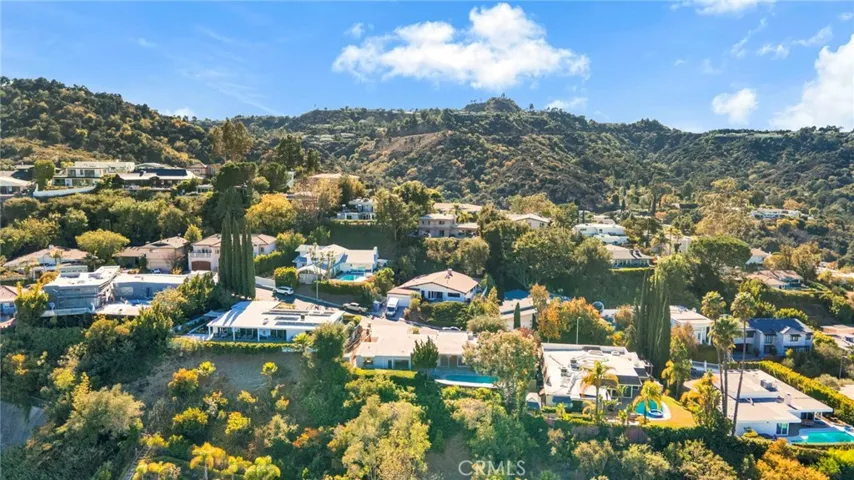 11443 Dona Teresa Drive, Studio City, California 91604
