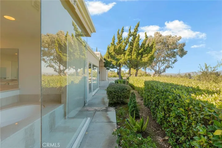 11443 Dona Teresa Drive, Studio City, California 91604
