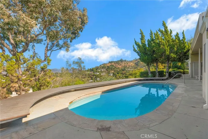 11443 Dona Teresa Drive, Studio City, California 91604