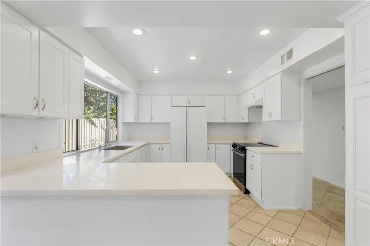 11443 Dona Teresa Drive, Studio City, California 91604