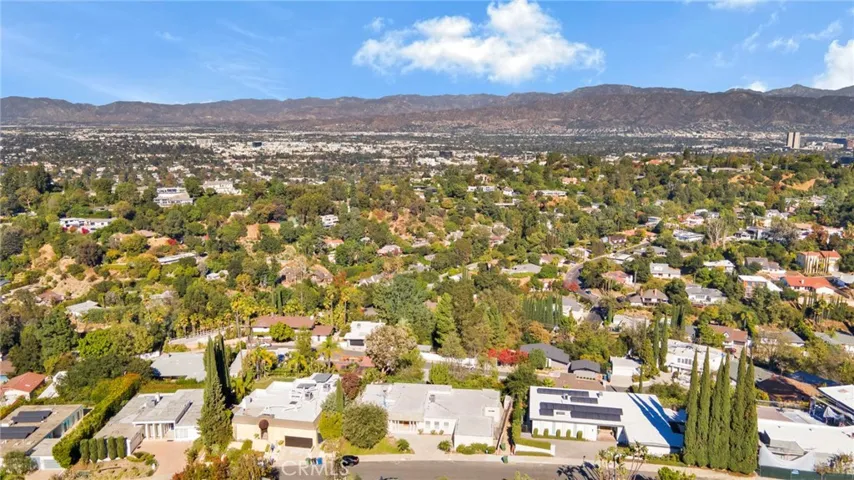 11443 Dona Teresa Drive, Studio City, California 91604