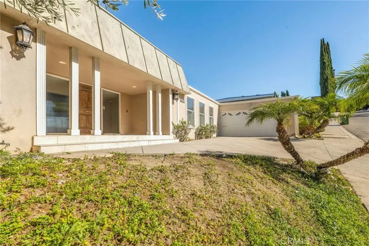 11443 Dona Teresa Drive, Studio City, California 91604