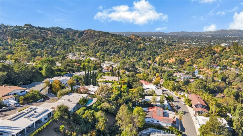 11443 Dona Teresa Drive, Studio City, California 91604