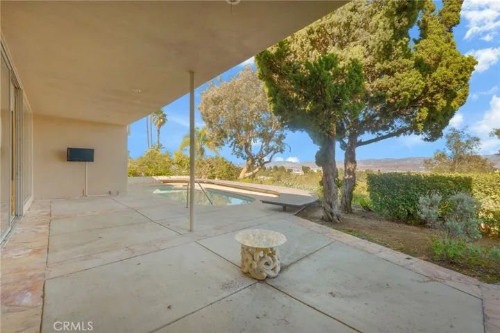 11443 Dona Teresa Drive, Studio City, California 91604