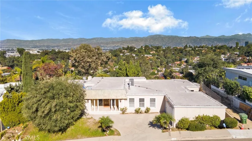 11443 Dona Teresa Drive, Studio City, California 91604
