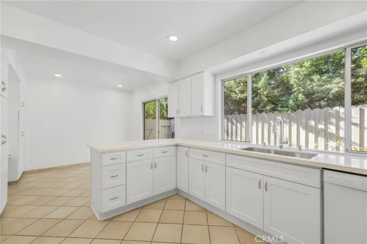 11443 Dona Teresa Drive, Studio City, California 91604