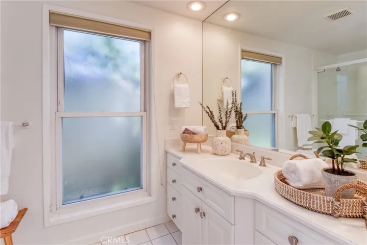 Primary en-suite bathroom