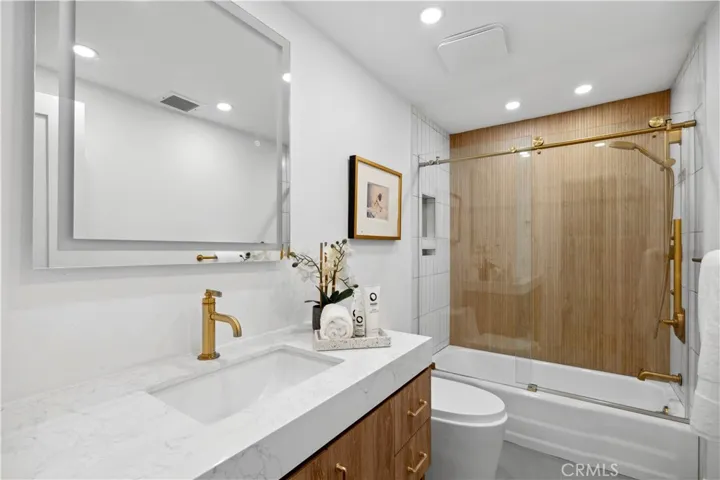 2036 Vista Cajon, Newport Beach, California 92660