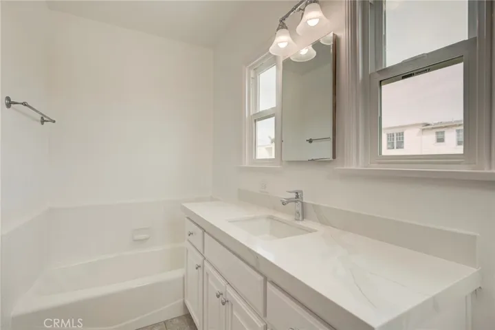 333 5th Street, Manhattan Beach, California 90266