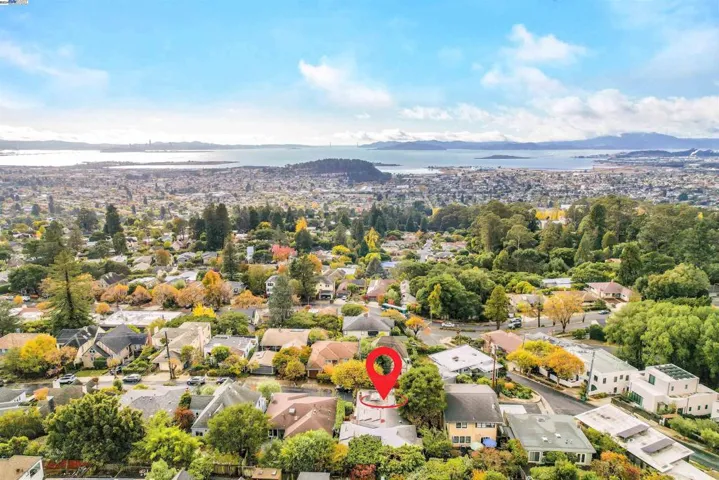 201 Amherst Ave, Kensington, California 94708