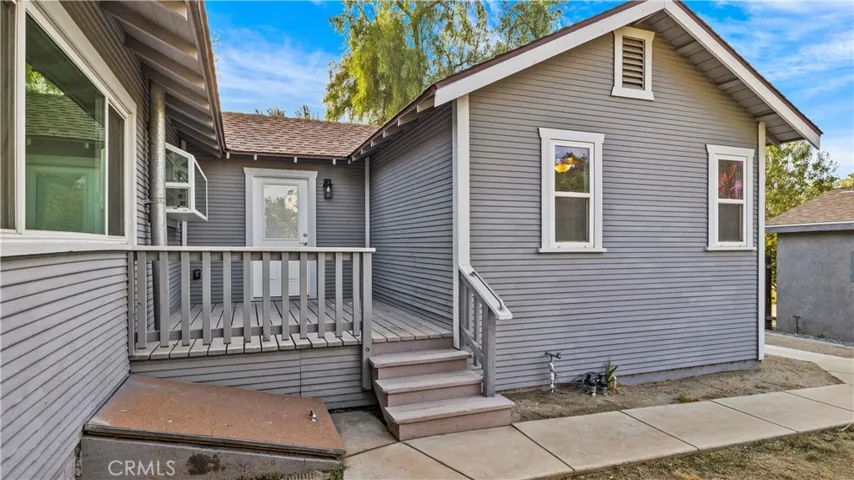 960 Chestnut Avenue, Redlands, California 92373