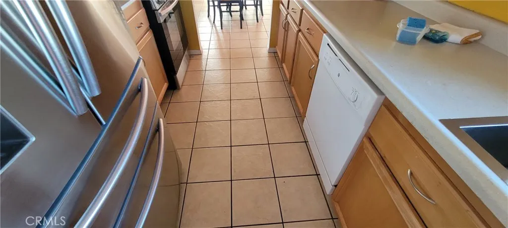 KITCHEN REF AND DISHWASHER
