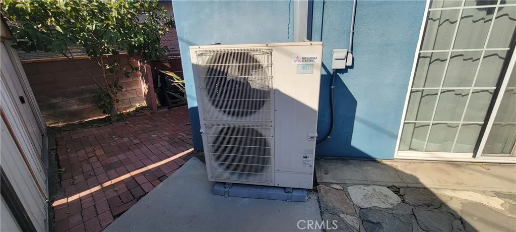 CONDENSER OUTSIDE