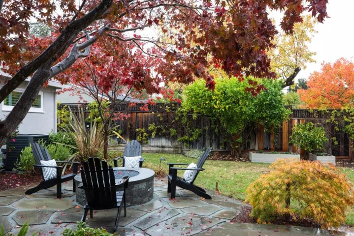 345 Arboleda Drive, Los Altos, California 94024