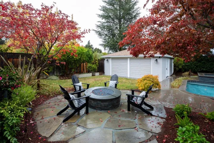 345 Arboleda Drive, Los Altos, California 94024