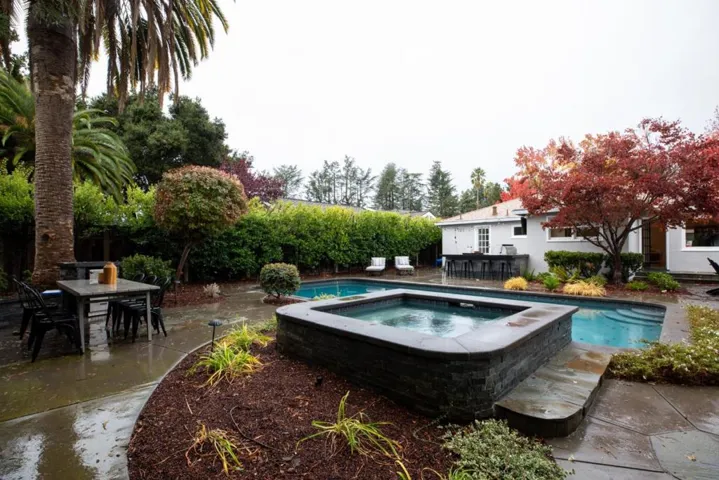 345 Arboleda Drive, Los Altos, California 94024