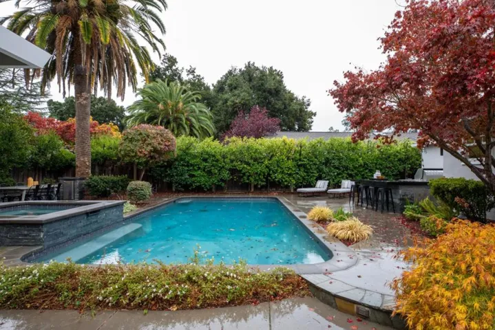 345 Arboleda Drive, Los Altos, California 94024