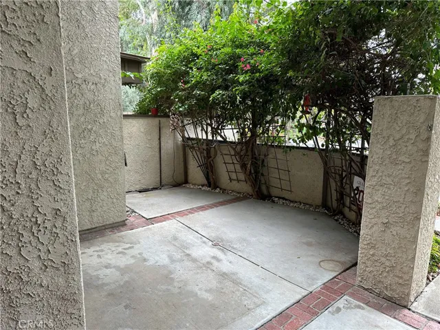 Private entry courtyard