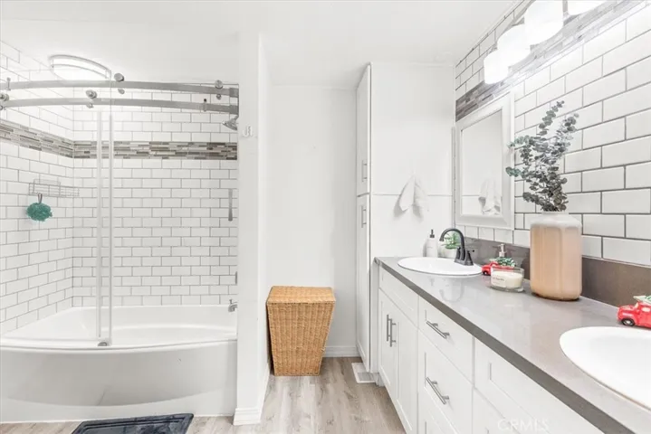 Master Bath -double sinks shower