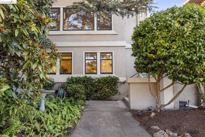 4000 Lakeshore Ave, Oakland, California 94610