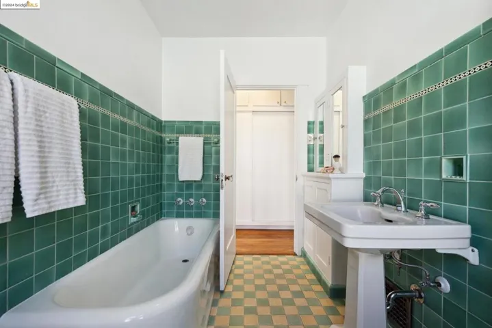 4000 Lakeshore Ave, Oakland, California 94610