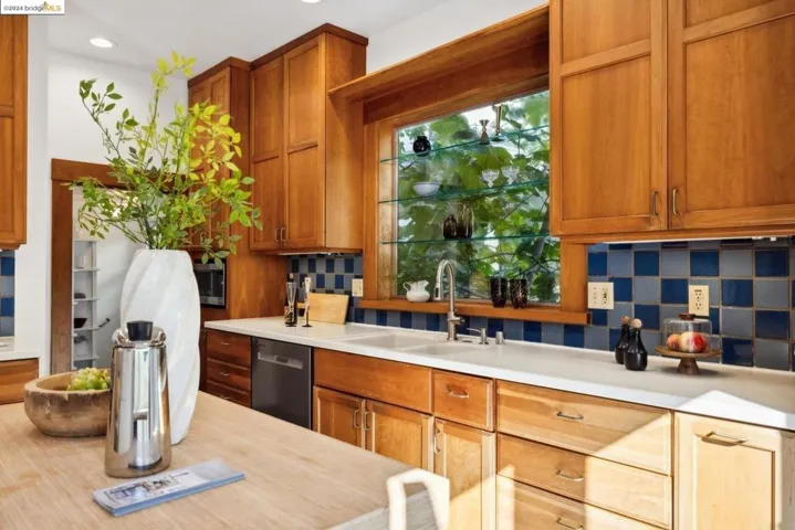 4000 Lakeshore Ave, Oakland, California 94610