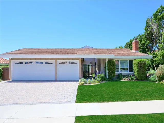 Front Elevation w/3 car garage