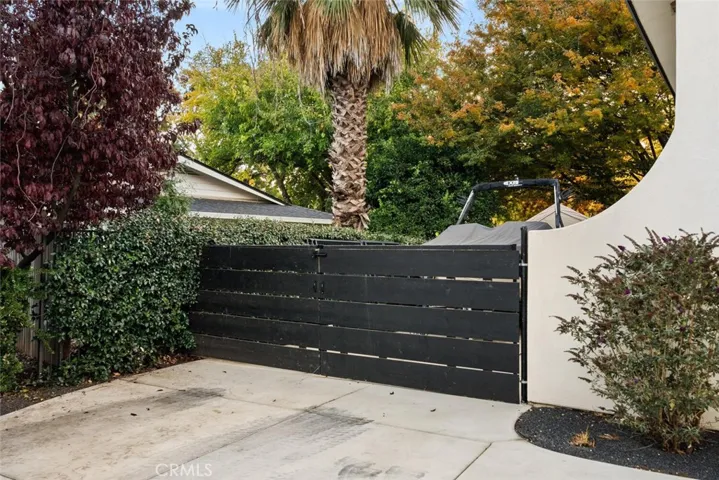 side gate for additional storage