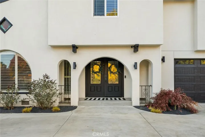 Beautiful Arches throughout