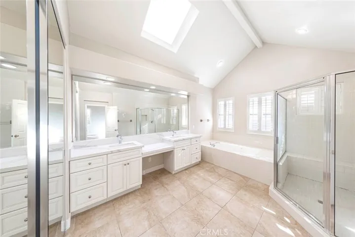 Master Bath with walk in shower - Twin Vanities - jacuzzi Tub