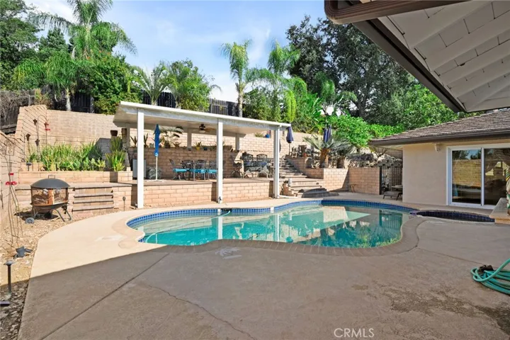 447 E Virginia Avenue, Glendora, California 91741