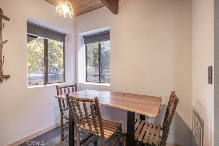 279 Los Angeles Avenue, Sugarloaf, California 92386