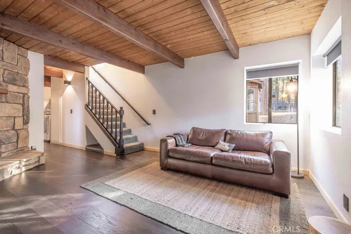 279 Los Angeles Avenue, Sugarloaf, California 92386
