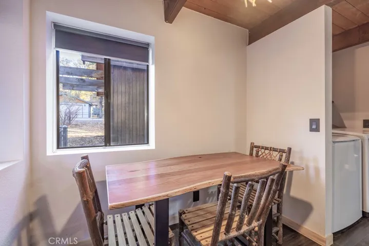 279 Los Angeles Avenue, Sugarloaf, California 92386