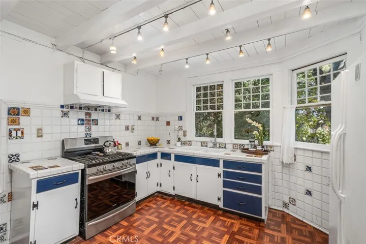 735 Canyon Crest Drive, Sierra Madre, California 91024
